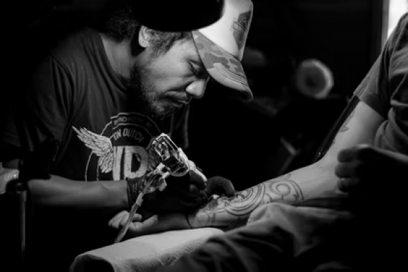 Want To Become A Professional Tattoo Artist? Here’s A Useful Guide